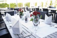 Restaurant-Garten-Tisch